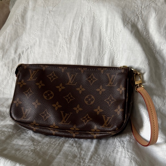 Louis Vuitton Pochette Accessoires - Picture 1 of 7